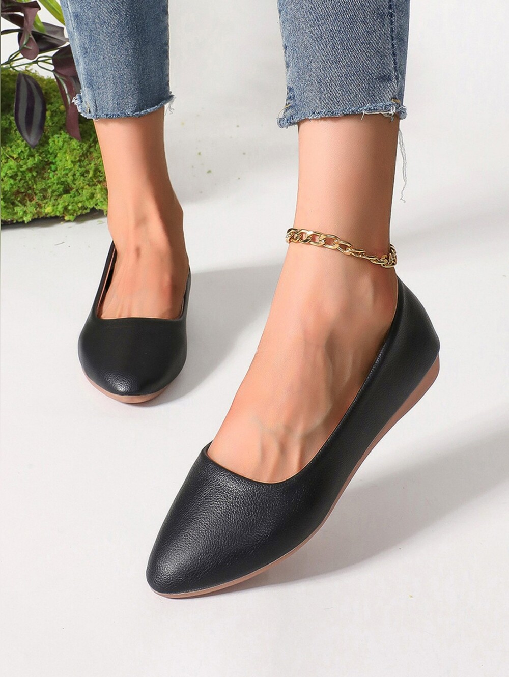 Classic Black Women's Pointed-Toe Ballet Flats